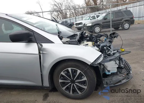 2016 Ford Focus S z USA, uszkodzony, nr VIN 1FADP3E27GL397648